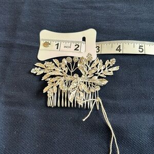 Crystal,Pearl, and Silver Tone Hair Comb